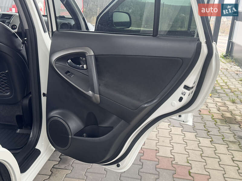 Внедорожник / Кроссовер Toyota RAV4 2011 в Виннице