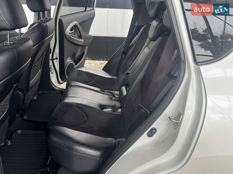 Внедорожник / Кроссовер Toyota RAV4 2011 в Виннице