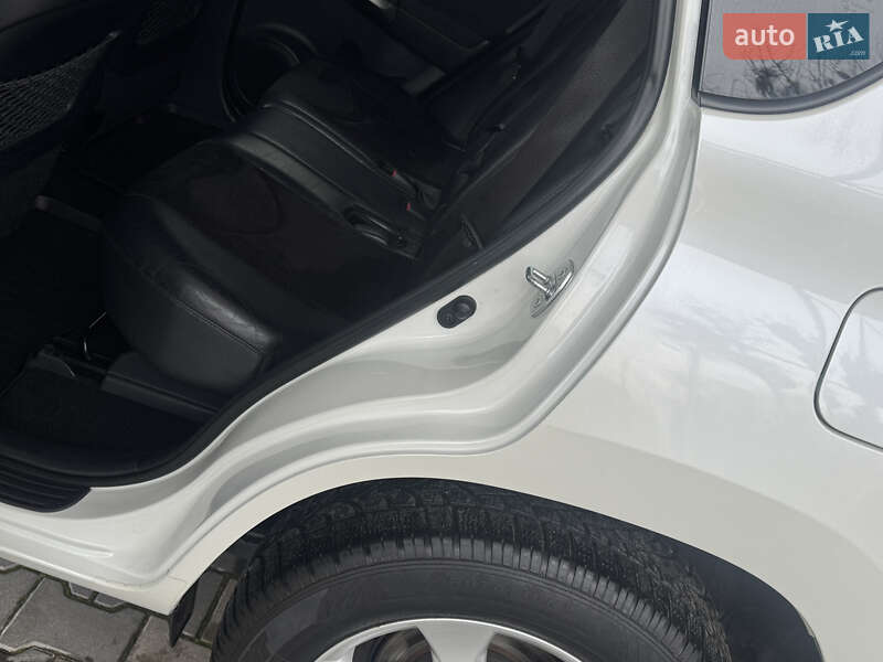 Внедорожник / Кроссовер Toyota RAV4 2011 в Виннице