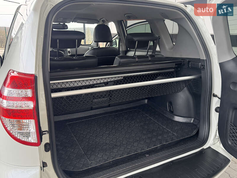 Внедорожник / Кроссовер Toyota RAV4 2011 в Виннице