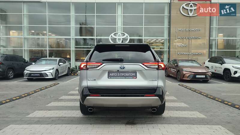 Внедорожник / Кроссовер Toyota RAV4 2024 в Киеве