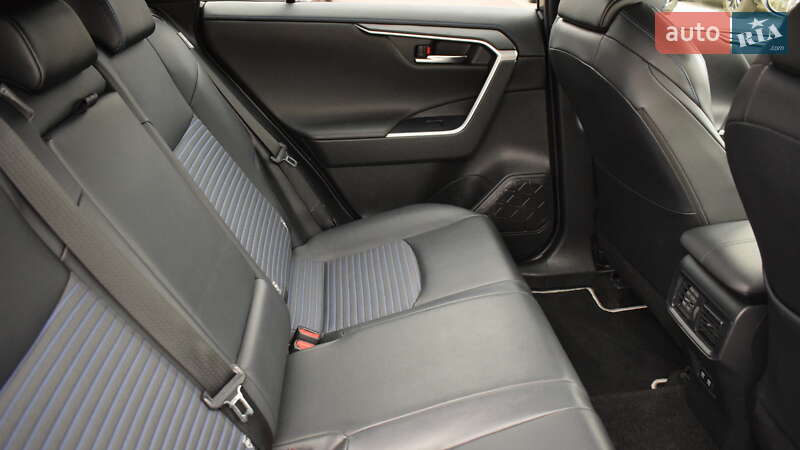 Внедорожник / Кроссовер Toyota RAV4 2020 в Житомире