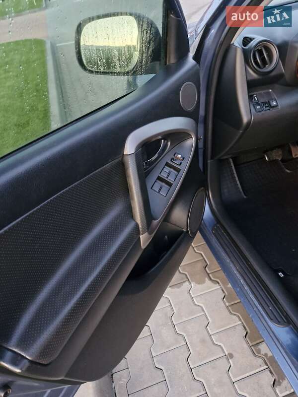 Позашляховик / Кросовер Toyota RAV4 2006 в Вінниці