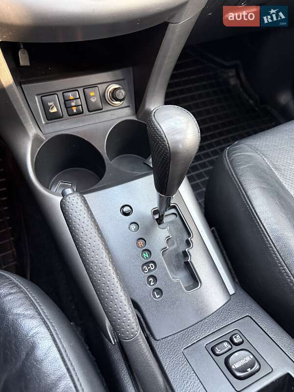 Внедорожник / Кроссовер Toyota RAV4 2008 в Киеве