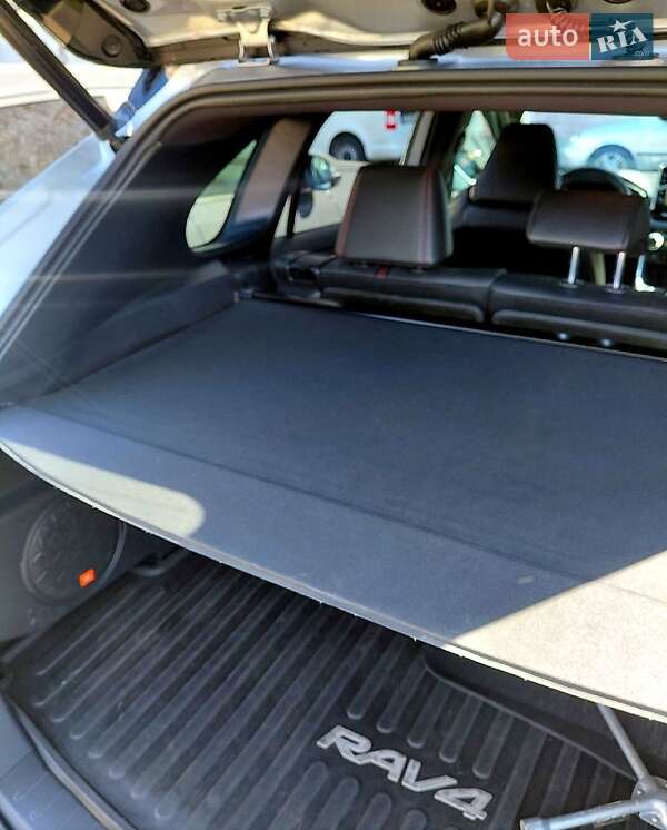 Позашляховик / Кросовер Toyota RAV4 2021 в Дніпрі фото 13 Позашляховик / Кросовер Toyota RAV4 2021 в Дніпрі