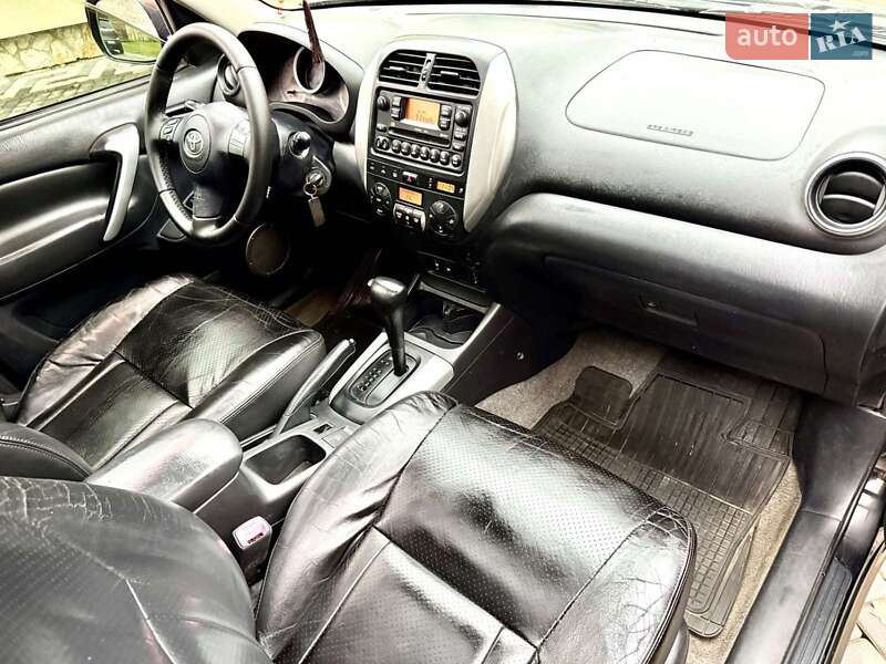 Внедорожник / Кроссовер Toyota RAV4 2005 в Солотвине