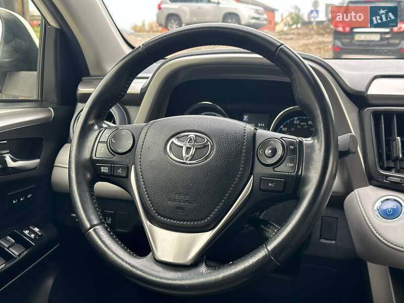 Внедорожник / Кроссовер Toyota RAV4 2017 в Киеве