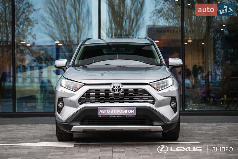 Внедорожник / Кроссовер Toyota RAV4 2019 в Днепре