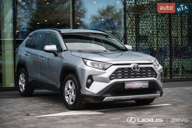 Внедорожник / Кроссовер Toyota RAV4 2019 в Днепре