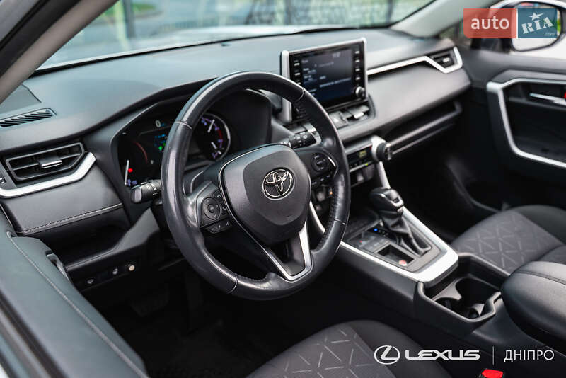 Внедорожник / Кроссовер Toyota RAV4 2019 в Днепре