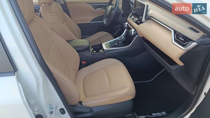 Внедорожник / Кроссовер Toyota RAV4 2019 в Киеве