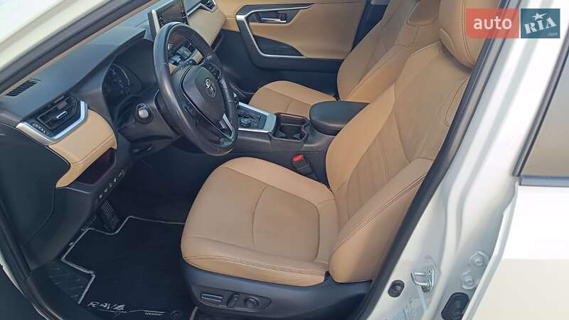 Внедорожник / Кроссовер Toyota RAV4 2019 в Киеве