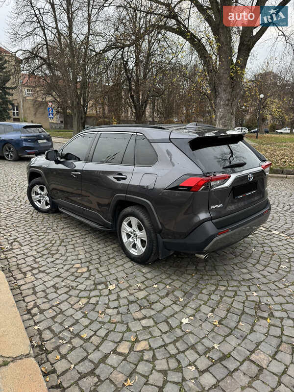 Внедорожник / Кроссовер Toyota RAV4 2019 в Ужгороде