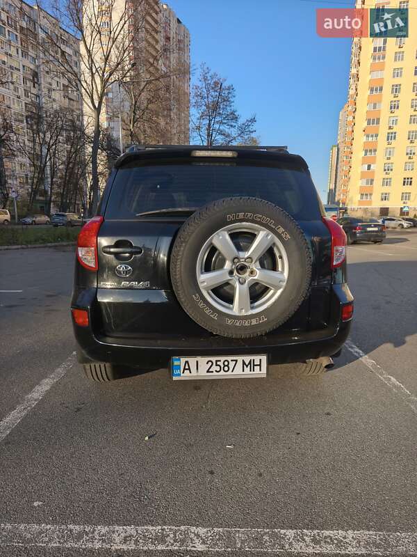 Внедорожник / Кроссовер Toyota RAV4 2006 в Киеве