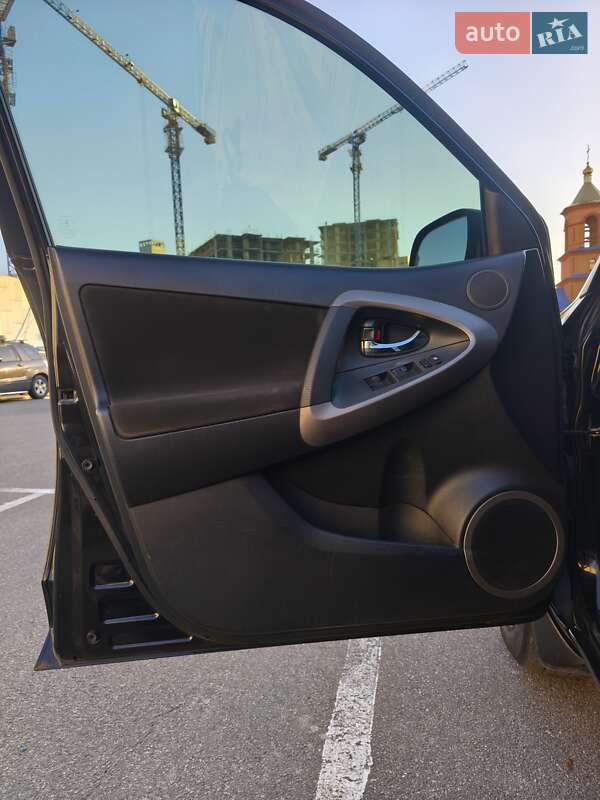 Внедорожник / Кроссовер Toyota RAV4 2006 в Киеве