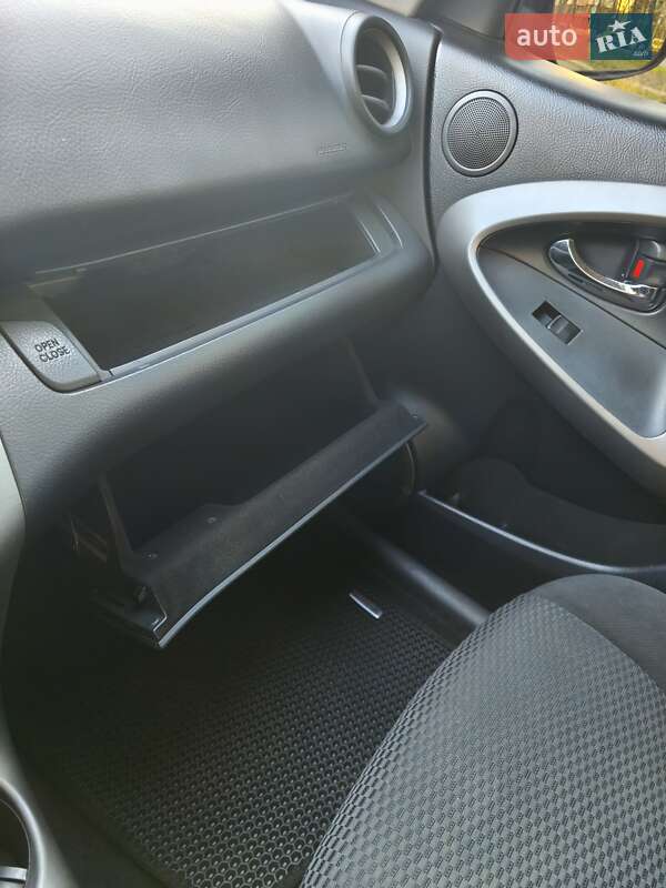 Внедорожник / Кроссовер Toyota RAV4 2006 в Киеве