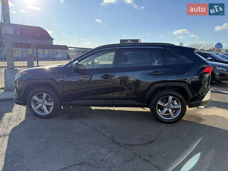 Внедорожник / Кроссовер Toyota RAV4 2018 в Киеве