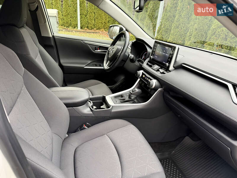 Внедорожник / Кроссовер Toyota RAV4 2019 в Харькове фото 6 Внедорожник / Кроссовер Toyota RAV4 2019 в Харькове