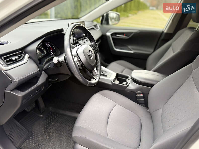 Внедорожник / Кроссовер Toyota RAV4 2019 в Харькове фото 11 Внедорожник / Кроссовер Toyota RAV4 2019 в Харькове