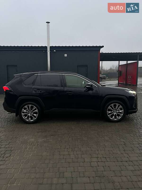 Внедорожник / Кроссовер Toyota RAV4 2024 в Первомайске