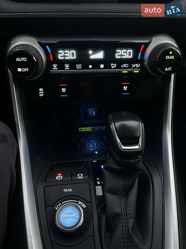 Внедорожник / Кроссовер Toyota RAV4 2024 в Первомайске