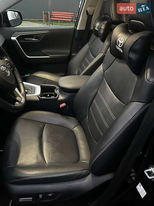 Внедорожник / Кроссовер Toyota RAV4 2024 в Первомайске