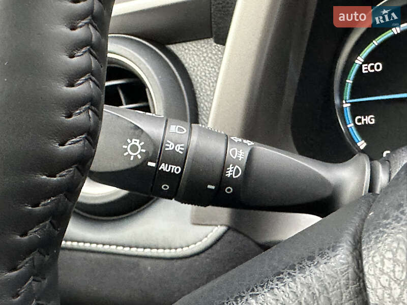 Внедорожник / Кроссовер Toyota RAV4 2018 в Киеве фото 38 Внедорожник / Кроссовер Toyota RAV4 2018 в Киеве