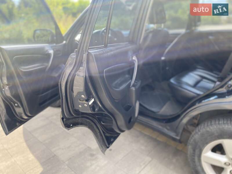 Внедорожник / Кроссовер Toyota RAV4 2005 в Сокирянах