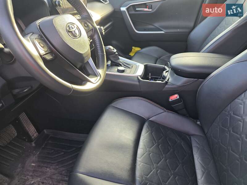 Внедорожник / Кроссовер Toyota RAV4 2023 в Львове