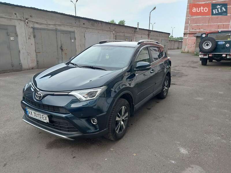 Позашляховик / Кросовер Toyota RAV4 2017 в Києві