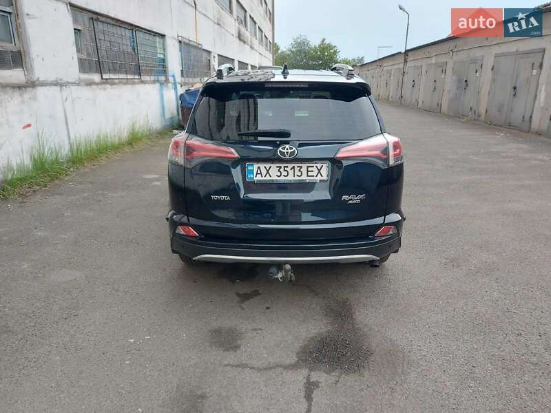 Позашляховик / Кросовер Toyota RAV4 2017 в Києві