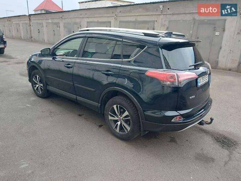 Позашляховик / Кросовер Toyota RAV4 2017 в Києві