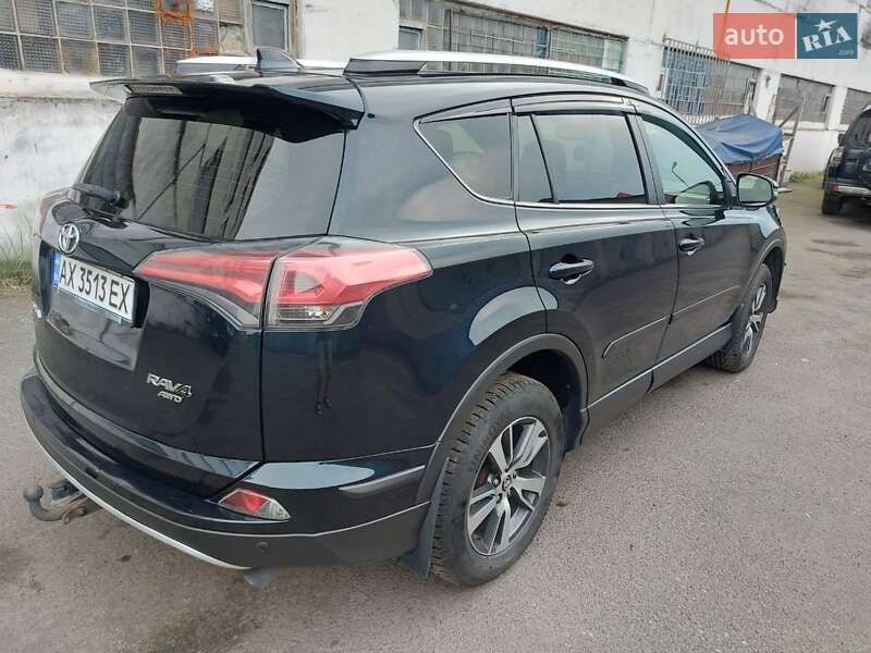 Позашляховик / Кросовер Toyota RAV4 2017 в Києві