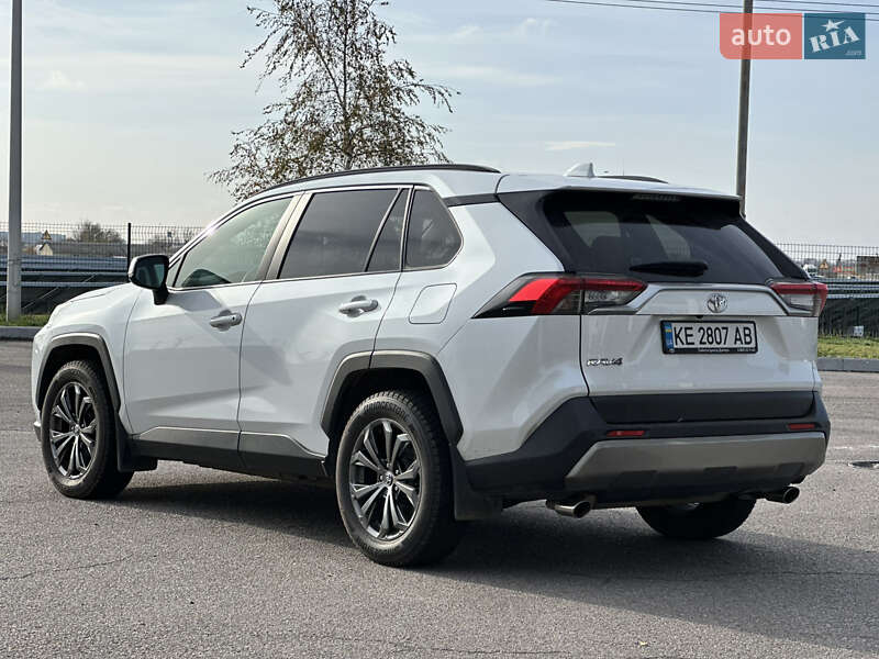 Внедорожник / Кроссовер Toyota RAV4 2023 в Днепре