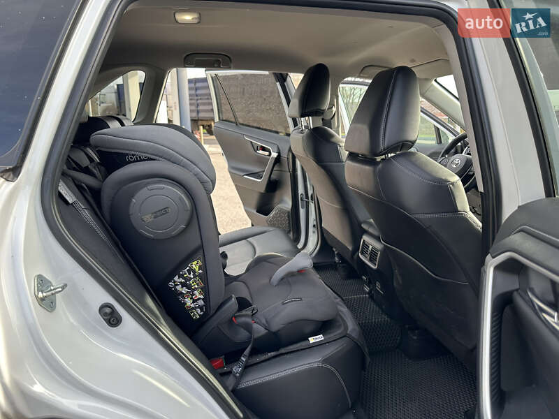 Внедорожник / Кроссовер Toyota RAV4 2023 в Днепре
