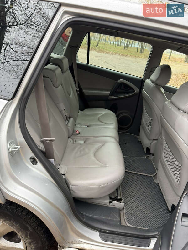 Внедорожник / Кроссовер Toyota RAV4 2007 в Черкассах