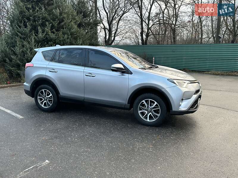 Внедорожник / Кроссовер Toyota RAV4 2018 в Харькове