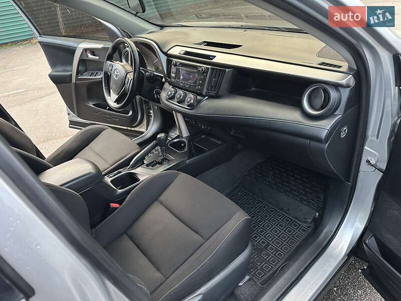 Внедорожник / Кроссовер Toyota RAV4 2018 в Харькове