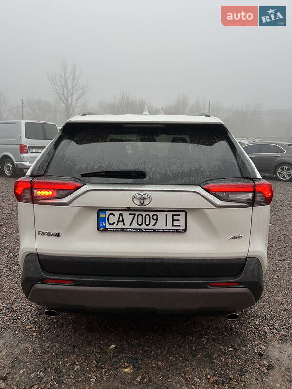 Внедорожник / Кроссовер Toyota RAV4 2019 в Черкассах