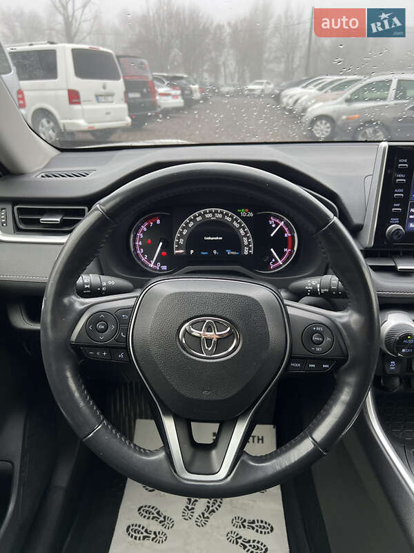 Внедорожник / Кроссовер Toyota RAV4 2019 в Черкассах