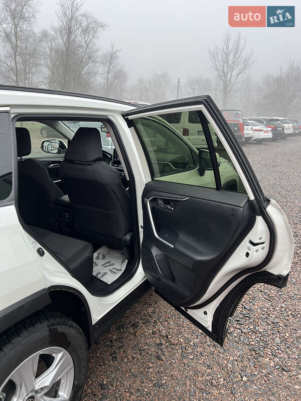 Внедорожник / Кроссовер Toyota RAV4 2019 в Черкассах