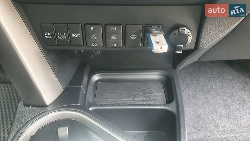 Внедорожник / Кроссовер Toyota RAV4 2017 в Харькове фото 7 Внедорожник / Кроссовер Toyota RAV4 2017 в Харькове