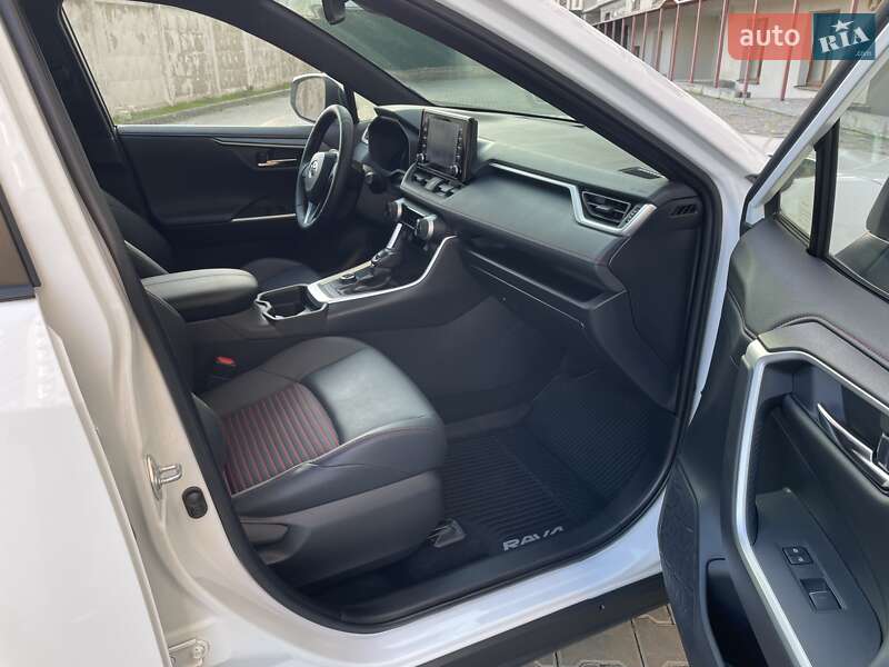 Внедорожник / Кроссовер Toyota RAV4 2021 в Одессе