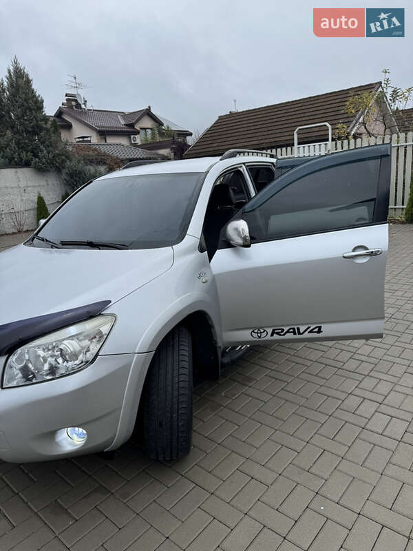 Внедорожник / Кроссовер Toyota RAV4 2006 в Киеве
