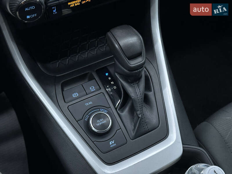 Внедорожник / Кроссовер Toyota RAV4 2022 в Ужгороде