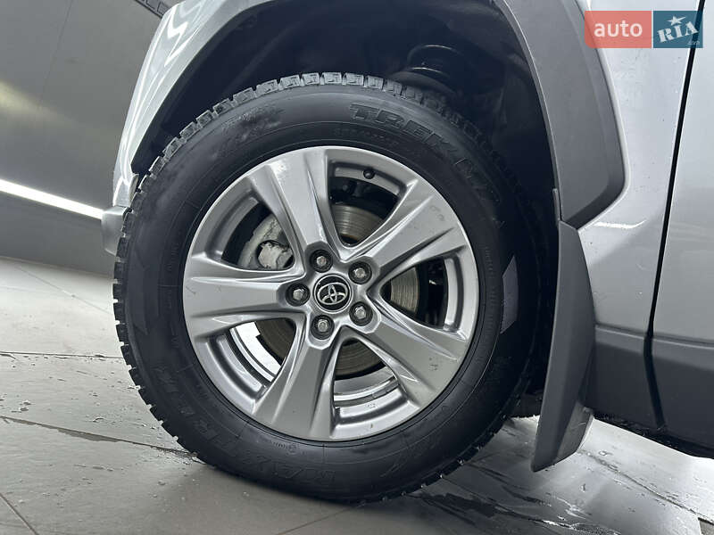 Внедорожник / Кроссовер Toyota RAV4 2022 в Ужгороде