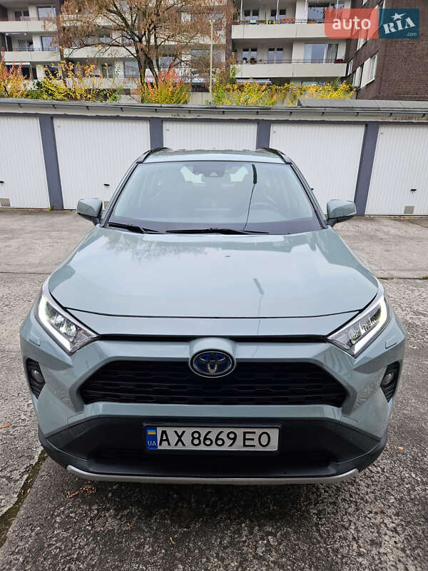 Внедорожник / Кроссовер Toyota RAV4 2020 в Ужгороде