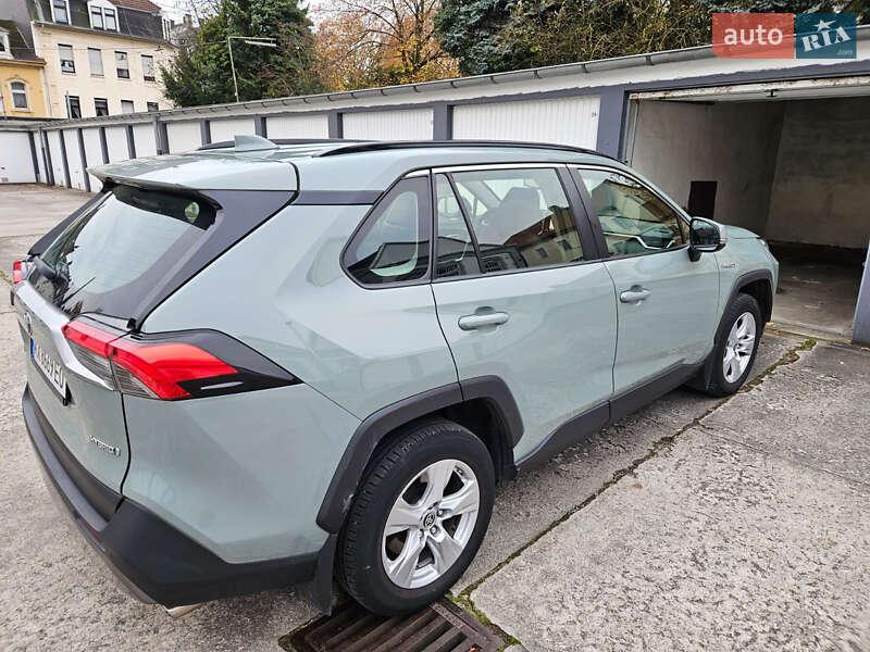 Внедорожник / Кроссовер Toyota RAV4 2020 в Ужгороде