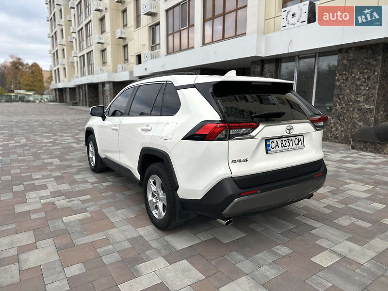 Внедорожник / Кроссовер Toyota RAV4 2019 в Черкассах