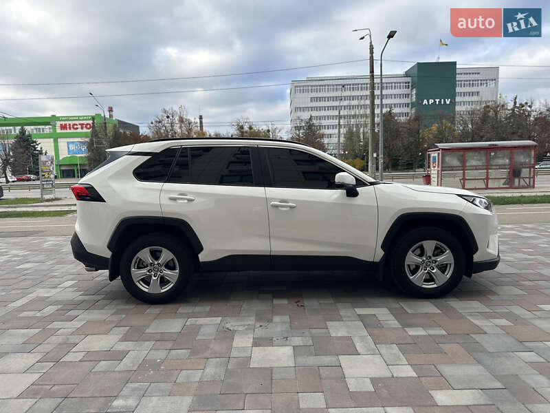 Внедорожник / Кроссовер Toyota RAV4 2019 в Черкассах